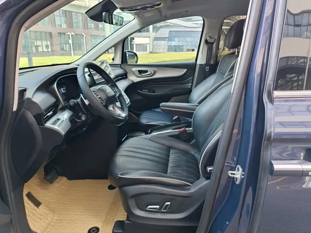 Roewe iMAX8 — Фото автомобиля 7