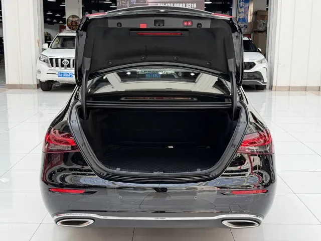 Mercedes-Benz E-Class — Фото автомобиля 19