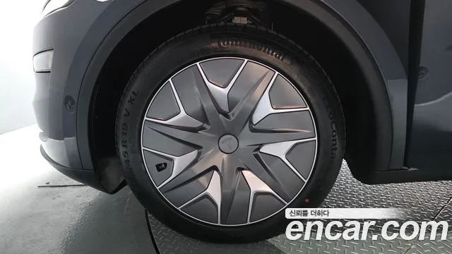 Tesla Model Y — Фото автомобиля 5