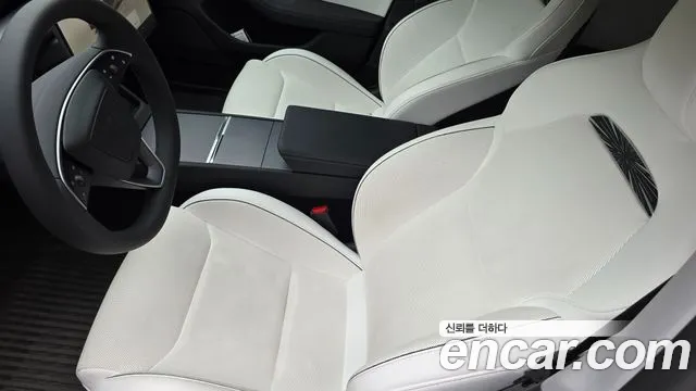Tesla Model 3 — Фото автомобиля 10