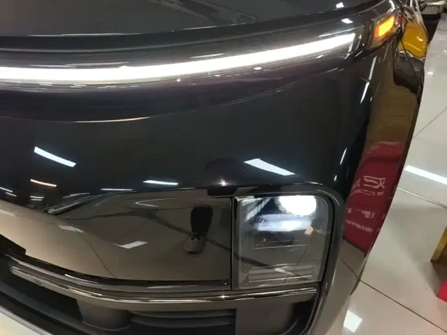 Li Auto L8 — Фото автомобиля 23