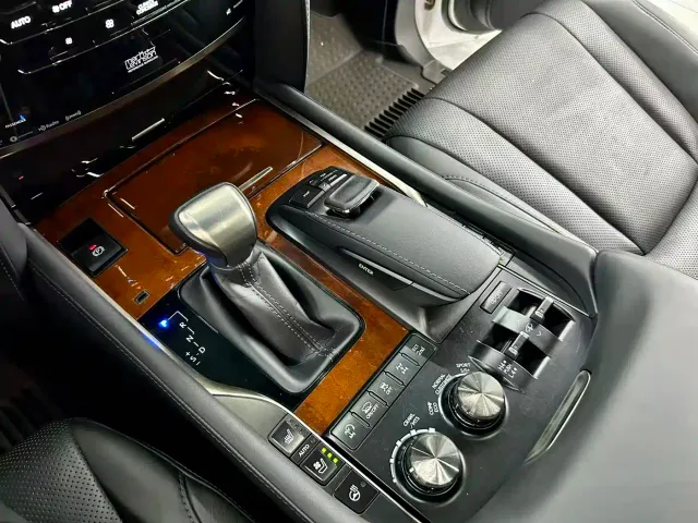 Lexus LX — Фото автомобиля 12