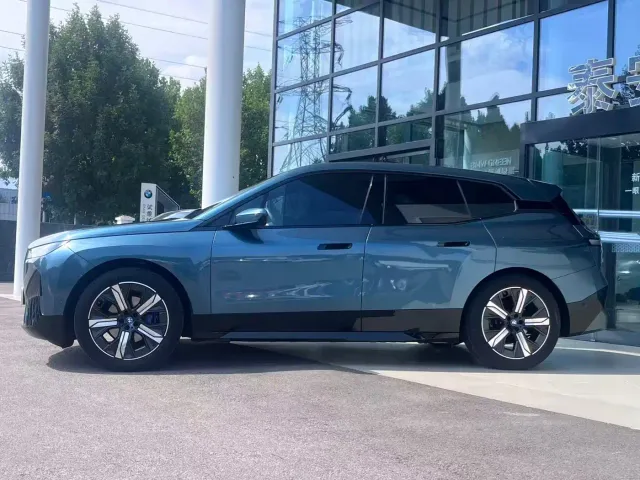 BMW iX — Фото автомобиля 3