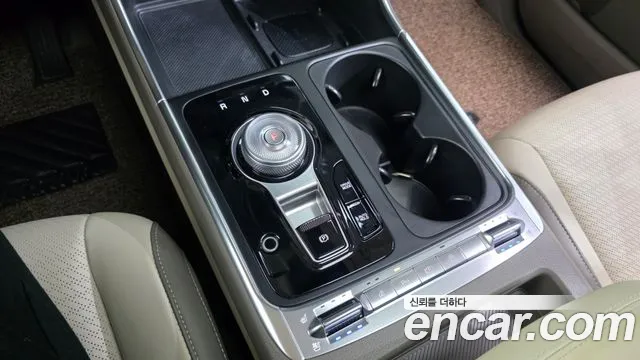 Kia Carnival Generation 4 — Фото автомобиля 12