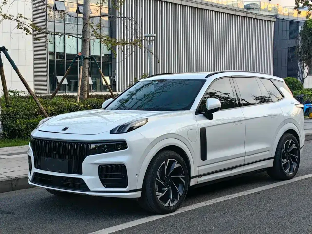 Фотография автомобиля — Lynk & Co 09 EM-P