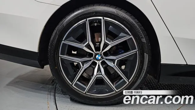 BMW 5 Series G60 — Фото автомобиля 21