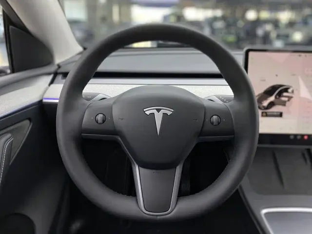 Tesla Model Y — Фото автомобиля 14