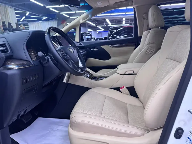 Toyota Alphard — Фото автомобиля 9