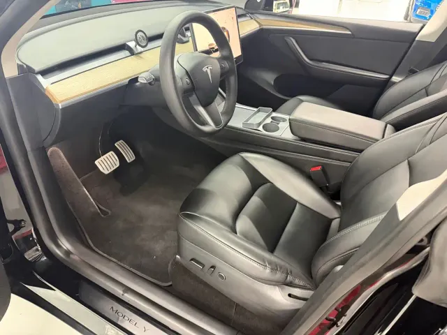 Tesla Model Y — Фото автомобиля 5