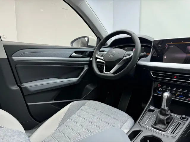 Volkswagen Lavida — Фото автомобиля 8