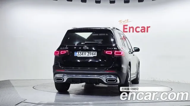 Mercedes-Benz GLB-Class — Фото автомобиля 4
