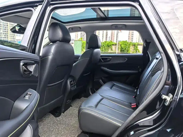 Roewe RX5 — Фото автомобиля 11