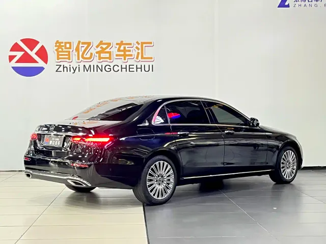 Mercedes-Benz E-Class — Фото автомобиля 14