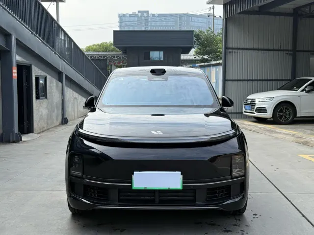 Li Auto L8 — Фото автомобиля 2
