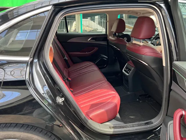 Hongqi H5 — Фото автомобиля 7