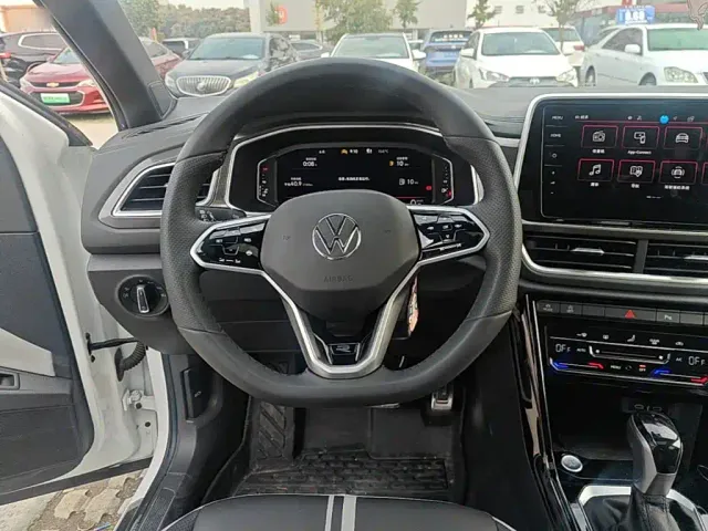 Volkswagen T-Roc — Фото автомобиля 10