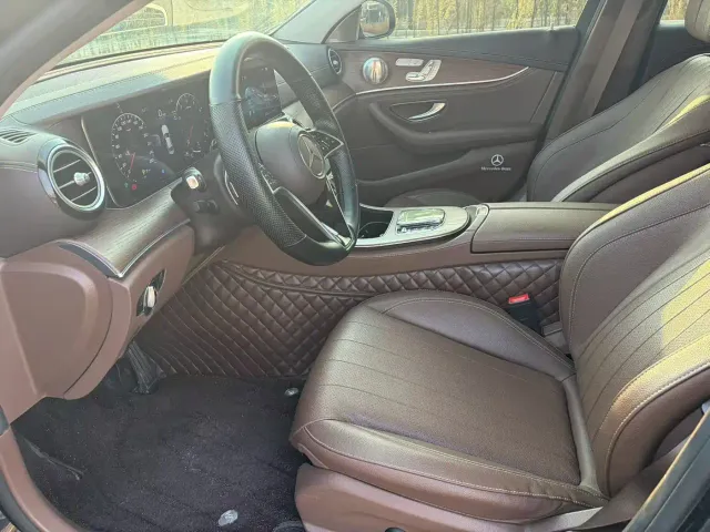 Mercedes-Benz E-Class — Фото автомобиля 2