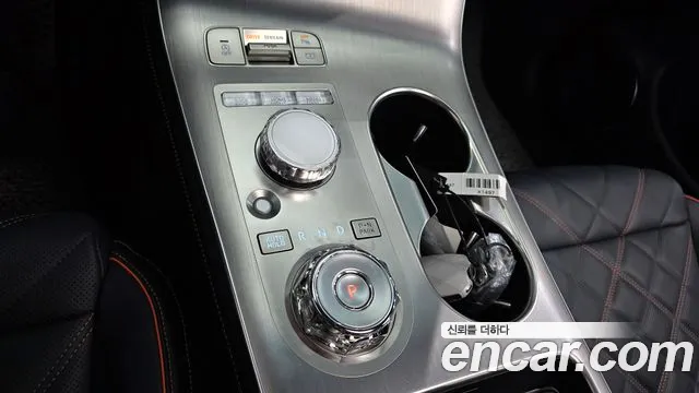 Genesis GV70 — Фото автомобиля 9