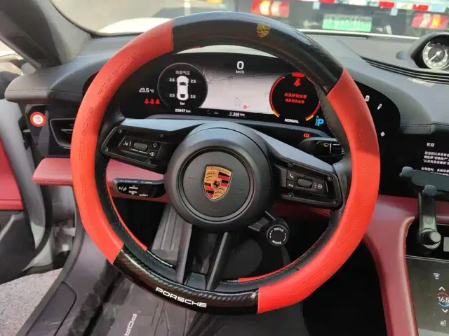 Porsche Taycan — Фото автомобиля 15
