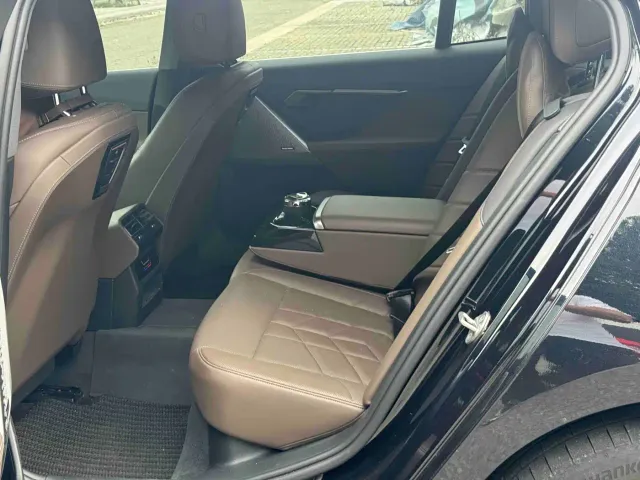 BMW 5 Series — Фото автомобиля 5