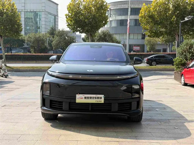 Li Auto L7 — Фото автомобиля 2