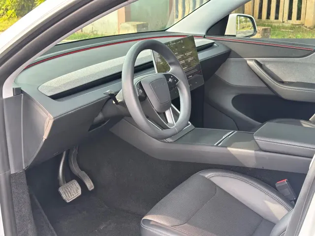 Tesla Model Y — Фото автомобиля 5