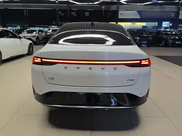 Xpeng P5 — Фото автомобиля 5