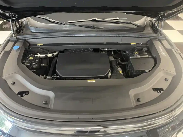 Li Auto L8 — Фото автомобиля 27