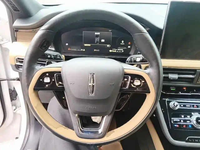 Lincoln Corsair — Фото автомобиля 10