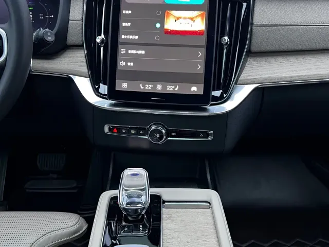 Volvo XC90 — Фото автомобиля 20