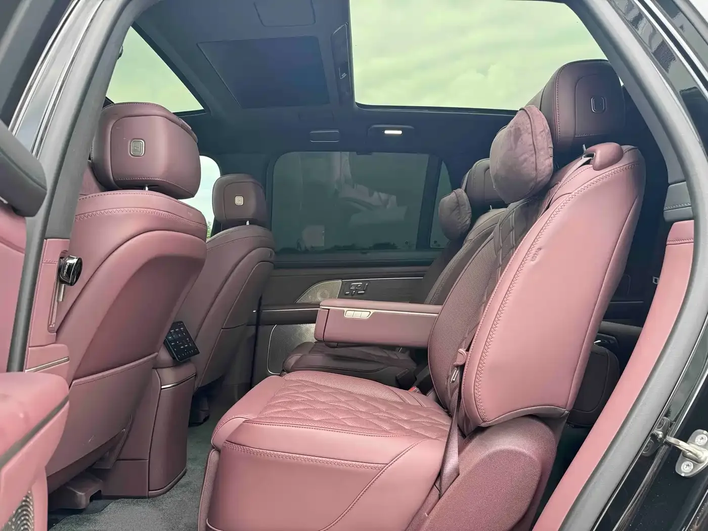NIO NIO ES8 2025 Base Model — Фото автомобиля 5