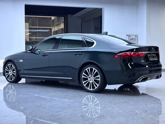 Jaguar XFL — Фото автомобиля 12