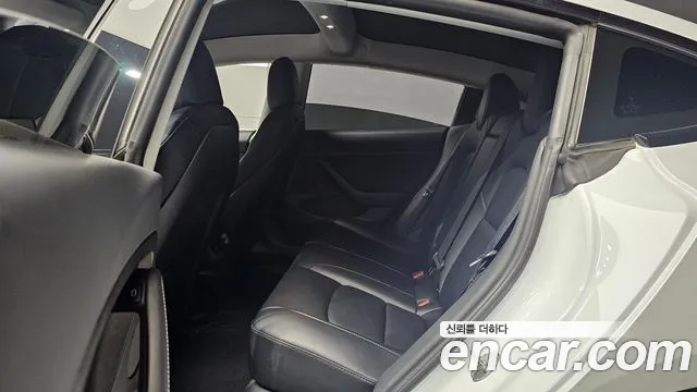 Tesla Model 3 — Фото автомобиля 11