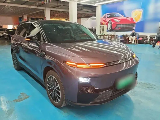 Leapmotor B10 — Фото автомобиля 3