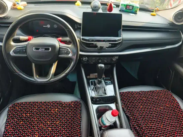 Jeep Compass — Фото автомобиля 12