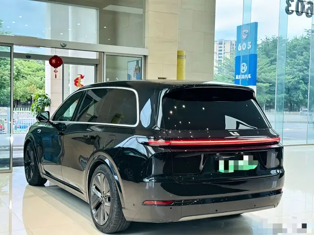 Li Auto L9 — Фото автомобиля 9