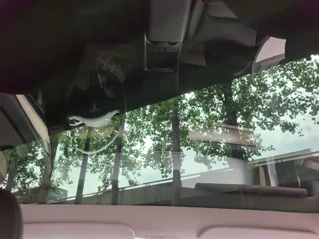 Tesla Model Y — Фото автомобиля 17