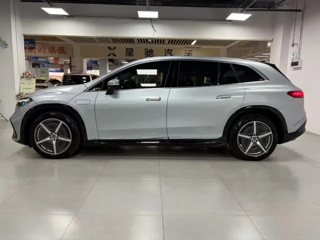 Mercedes-Benz EQS SUV — Фото автомобиля 3