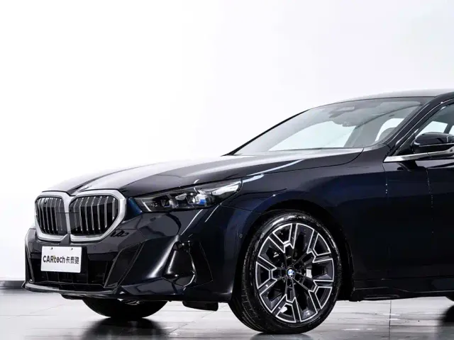 BMW 5 Series — Фото автомобиля 5