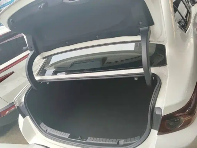 Mazda Axela — Фото автомобиля 18