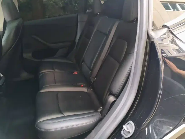 Tesla Model Y — Фото автомобиля 16