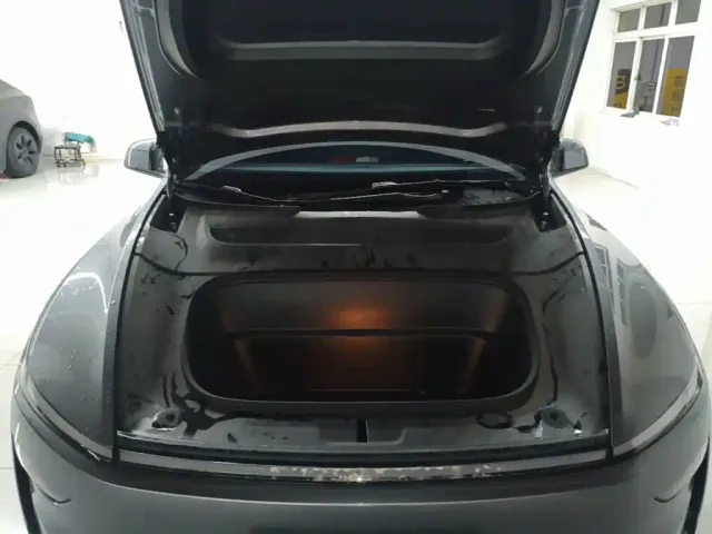 Tesla Model Y — Фото автомобиля 19