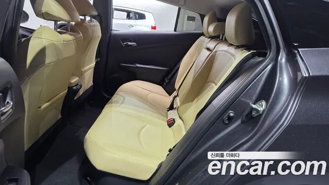 Toyota Prius — Фото автомобиля 11