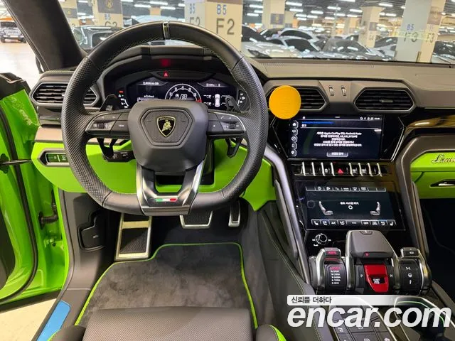 Lamborghini Urus — Фото автомобиля 10