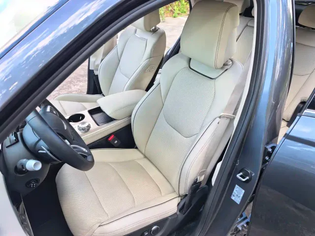 Genesis GV70 — Фото автомобиля 16