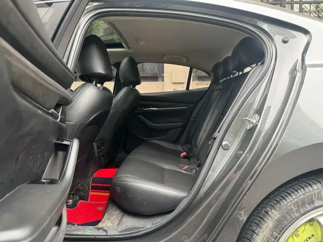 Mazda Axela — Фото автомобиля 6