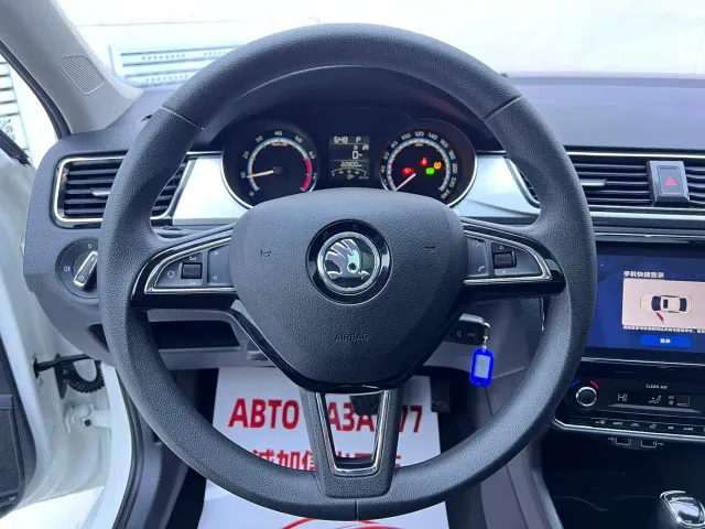 Skoda Rapid — Фото автомобиля 12