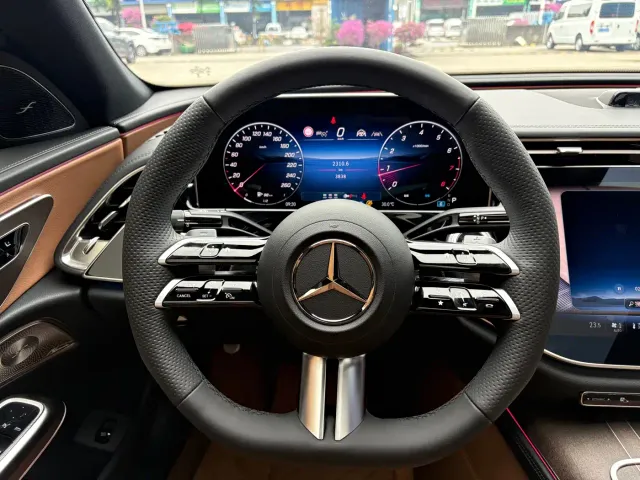 Mercedes-Benz E-Class — Фото автомобиля 6