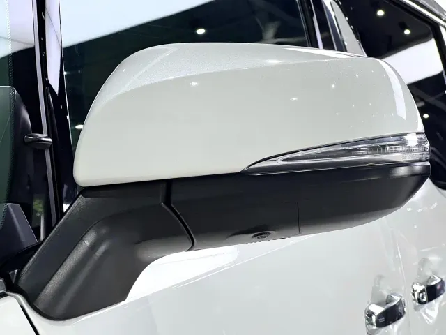 Toyota Alphard 2021 Hybrid 2.5L Luxury — Фото автомобиля 12