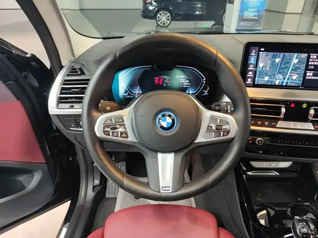 BMW iX3 — Фото автомобиля 10